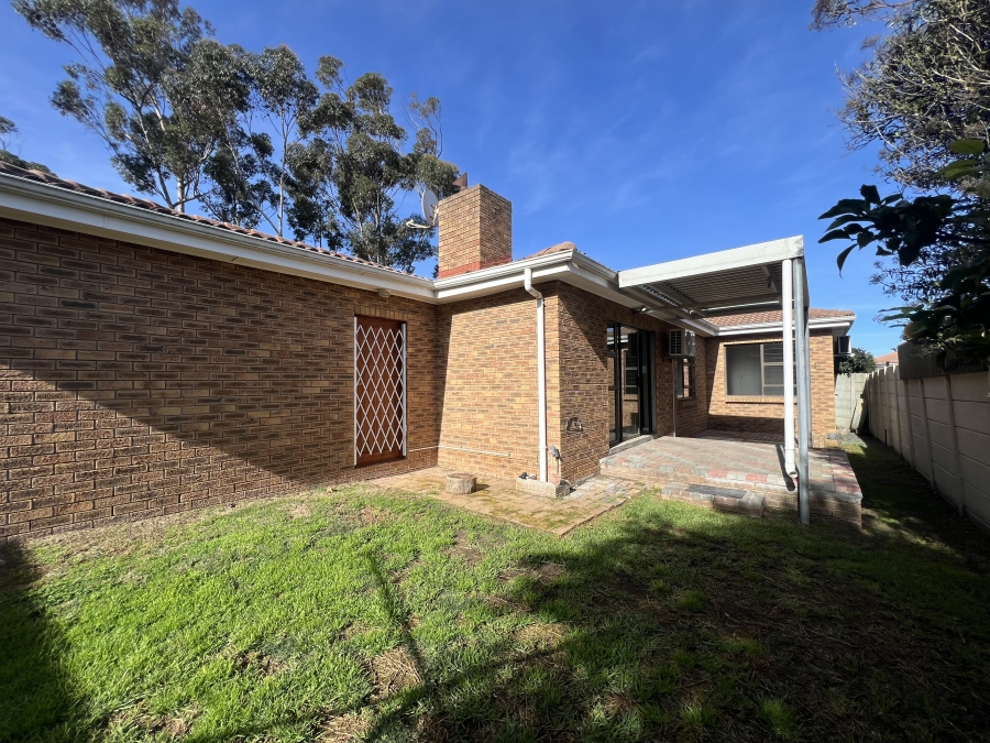 3 Bedroom Property for Sale in Sonstraal Heights Western Cape